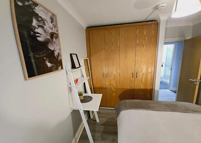 Bradogue It Is Located On The 3rd Floor In A Building Without An Elevator Hotel Dublín